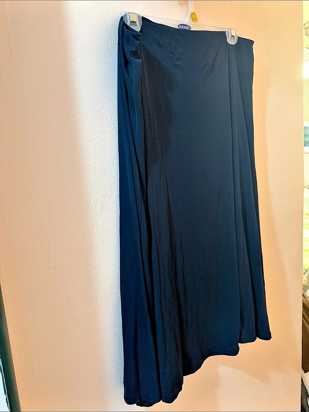 Banana Republic black midi A-line skirt. Black, size L.